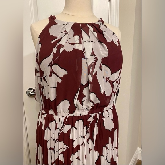 Plus Dress ❤️🤍 - Picture 2 of 8